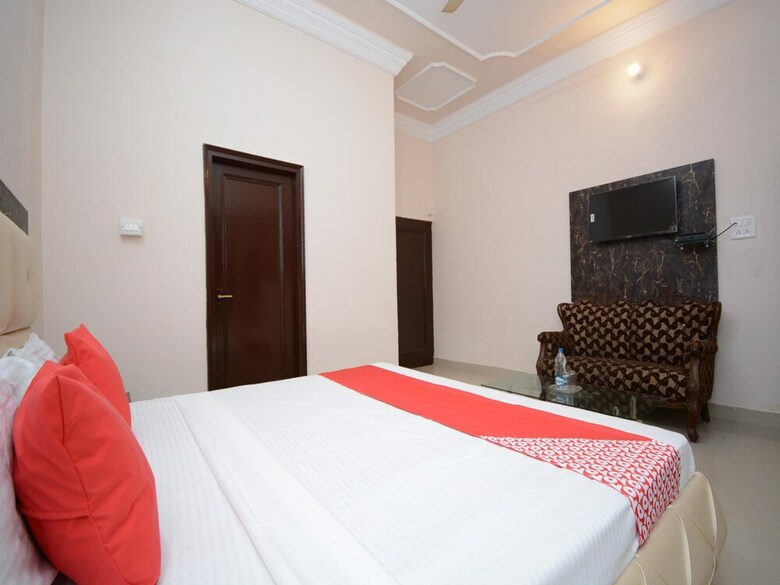 Oyo 30358 Hotel Asia Palace