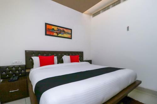 Hotel Capital O 30739 The Grace