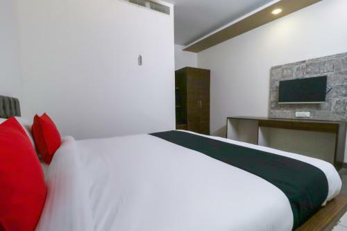 Hotel Capital O 30739 The Grace