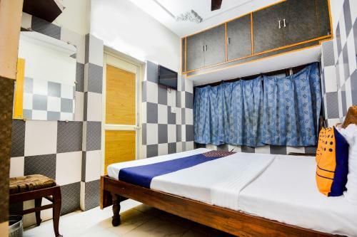 Spot On 68349 Kaka Hotel