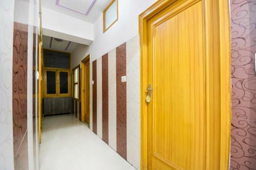 Spot On 68349 Kaka Hotel