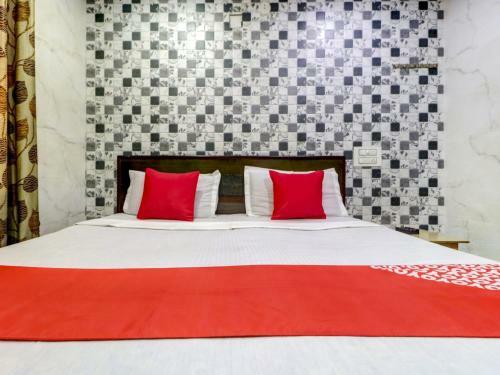 Oyo 77454 Hotel Prince Palace