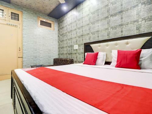 Oyo 77454 Hotel Prince Palace
