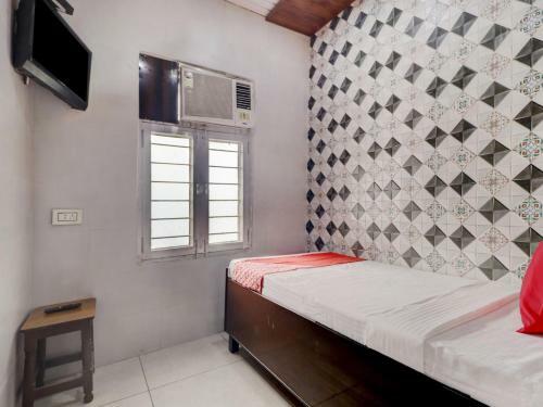 Oyo 77454 Hotel Prince Palace