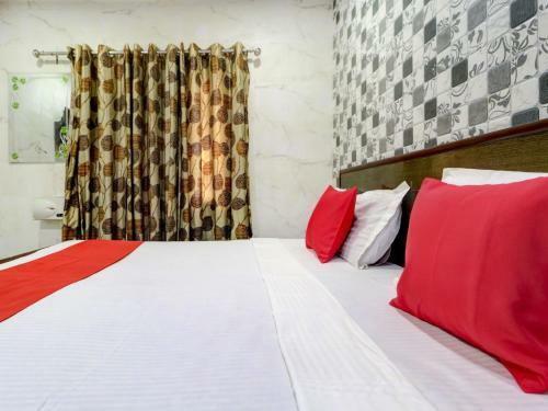 Oyo 77454 Hotel Prince Palace