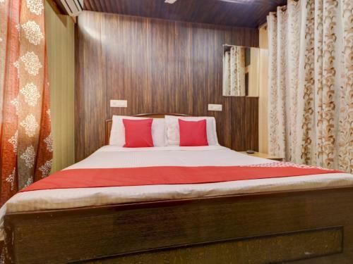 Oyo 77454 Hotel Prince Palace