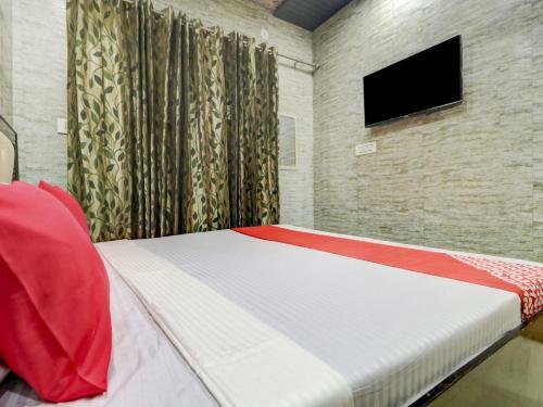 Oyo 77454 Hotel Prince Palace
