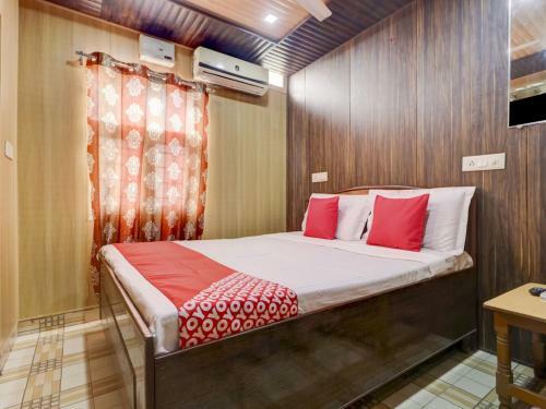 Oyo 77454 Hotel Prince Palace