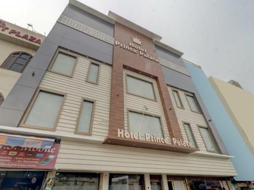 Oyo 77454 Hotel Prince Palace
