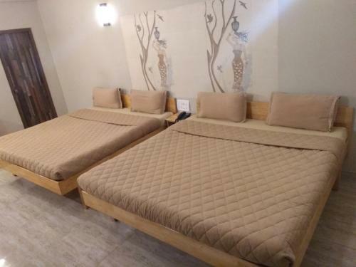 Lodge Rathna Square