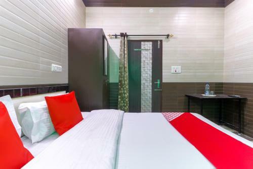 Hotel Oyo 43318 Aayat Apartment