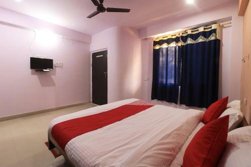 Hotel Oyo 28636 Roopam Places