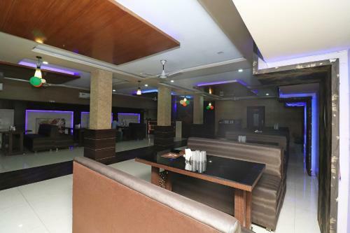 Oyo 28457 Hotel Shera