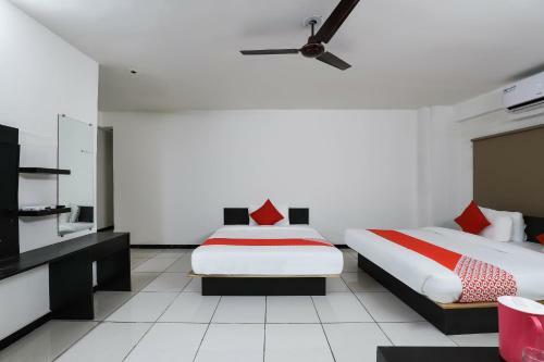 Oyo 47041 Hotel Tilak
