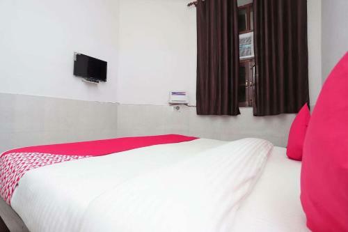 Hostal Hotel The Holiday Home
