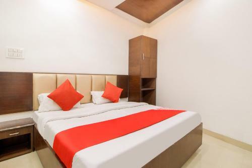 Hotel Oyo 48489 Adarsh Plaza