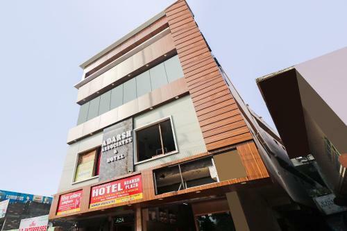 Hotel Oyo 48489 Adarsh Plaza
