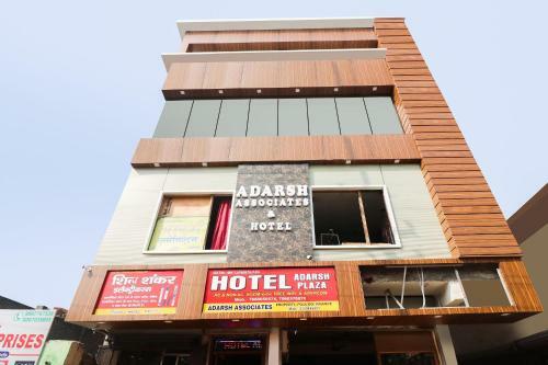 Hotel Oyo 48489 Adarsh Plaza