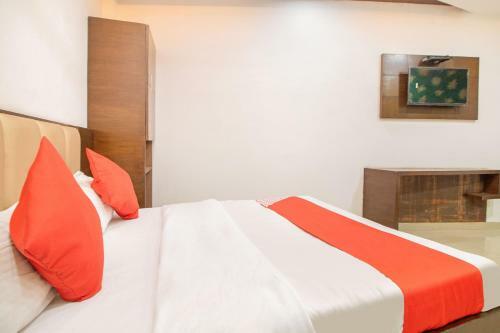 Hotel Oyo 48489 Adarsh Plaza