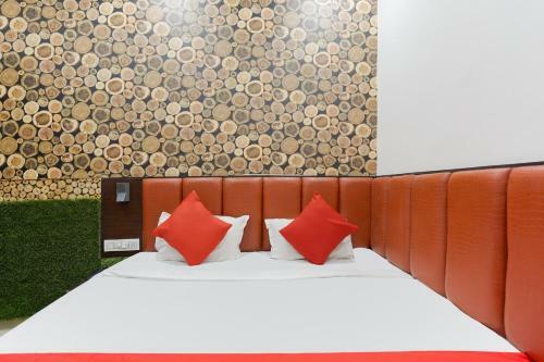 Hotel Oyo 48489 Adarsh Plaza