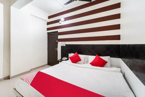 Oyo 60800 Hotel Landlord