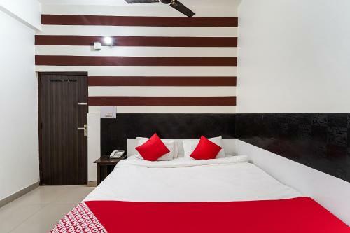 Oyo 60800 Hotel Landlord