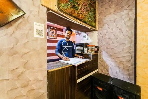 Oyo 60800 Hotel Landlord