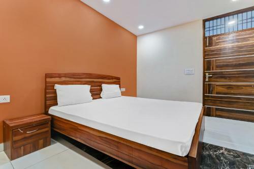 Spot On 61994 Hotel Red Apple