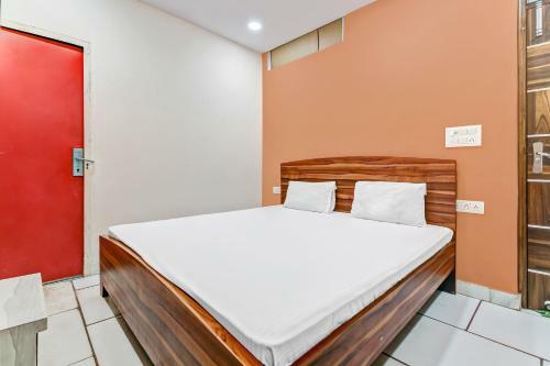 Spot On 61994 Hotel Red Apple