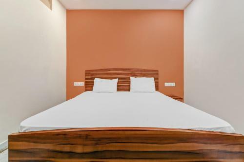 Spot On 61994 Hotel Red Apple