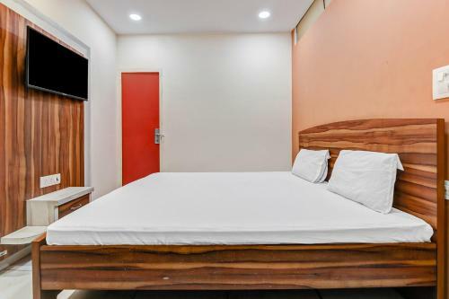 Spot On 61994 Hotel Red Apple