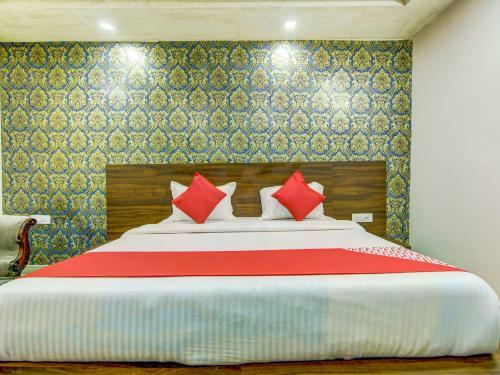 Oyo 74839 Bharat Hotel