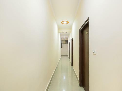Oyo 75664 Hotel Nmr Plaza