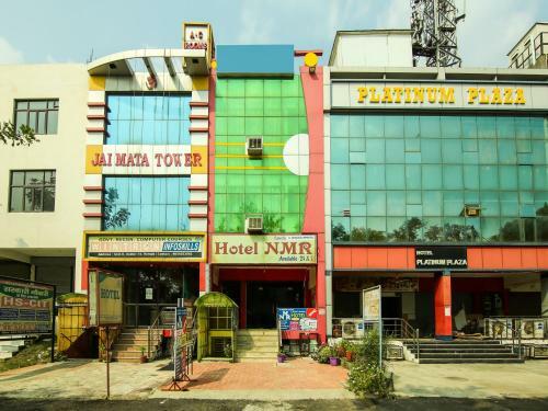 Oyo 75664 Hotel Nmr Plaza