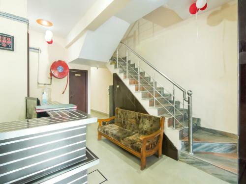 Oyo 75664 Hotel Nmr Plaza