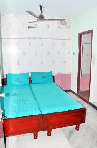 Lodge Hotel Priya Towers