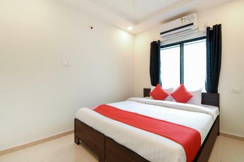 Hotel Oyo 47606 White House Regency