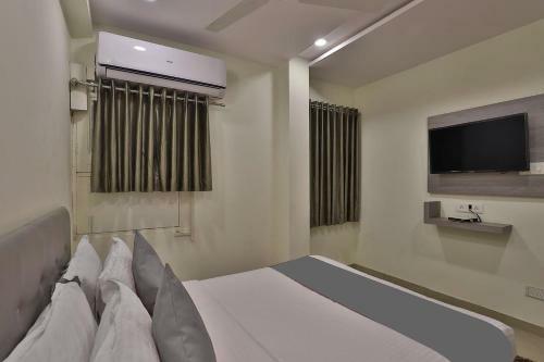 Hotel Fabexpress Sg Sarkhej-gandhinagar Highway