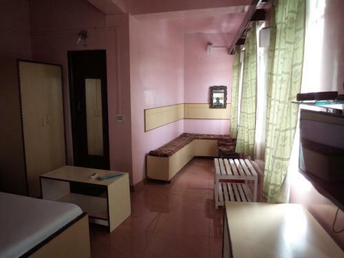 Hotel Embassy