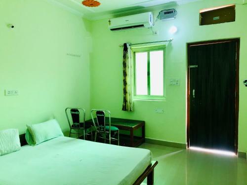 Hotel Anand Dham Guest House