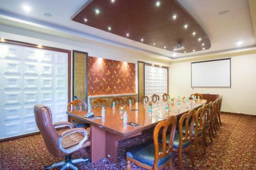 Hotel Sathyam Grand Resort