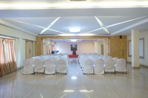 Hotel Sathyam Grand Resort