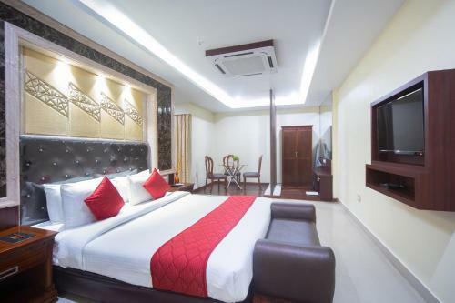 Hotel Sathyam Grand Resort