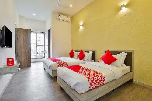Hotel Oyo 18775 Utsav Banquet And Rooms