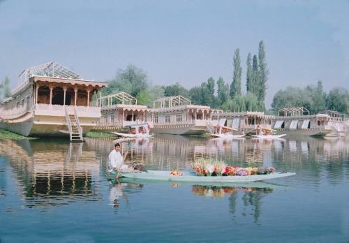Hotel Triumph Houseboats