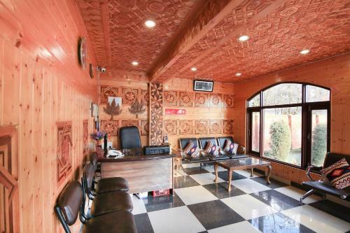 Hotel Oyo 69153 Palas Inn & Suites