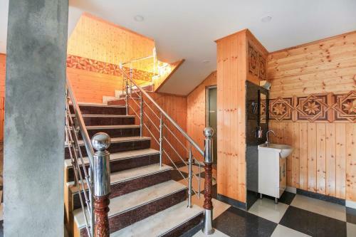Hotel Oyo 69153 Palas Inn & Suites