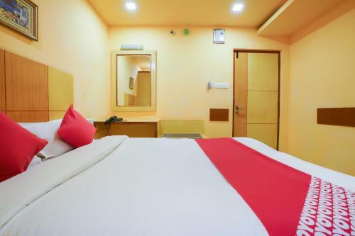 Hotel Oyo 48723 Shanthaa Residency Lodge
