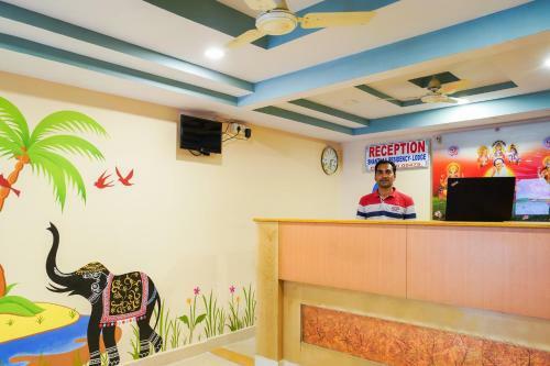 Hotel Oyo 48723 Shanthaa Residency Lodge