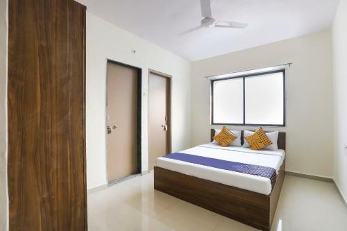 Spot On 64910 Varma Imperial Hotel
